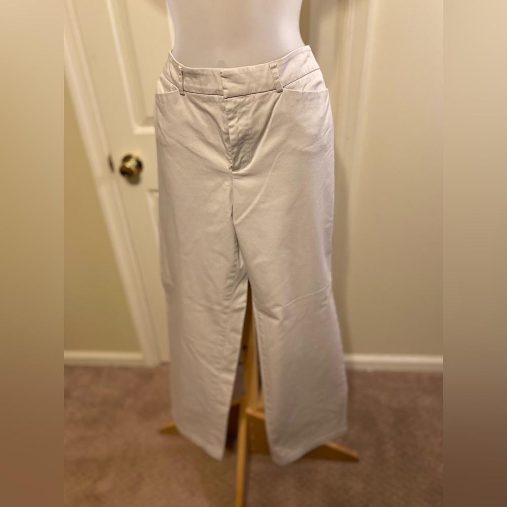 Dockers - Woman’s (ideal fit) cream color high rise pants, Size: 12 Short